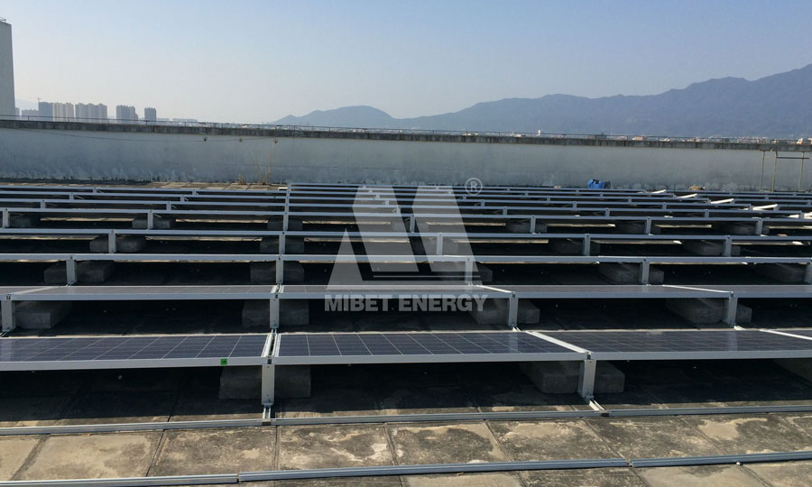 rayonnage solaire de toit ballasté de toit plat en Chine
