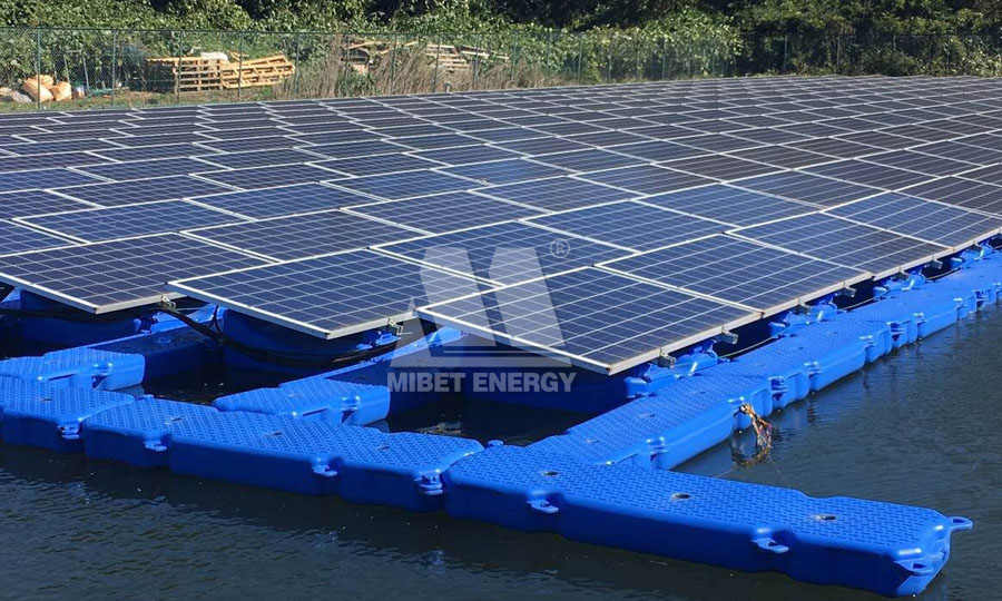 système d'énergie solaire flottant au japon