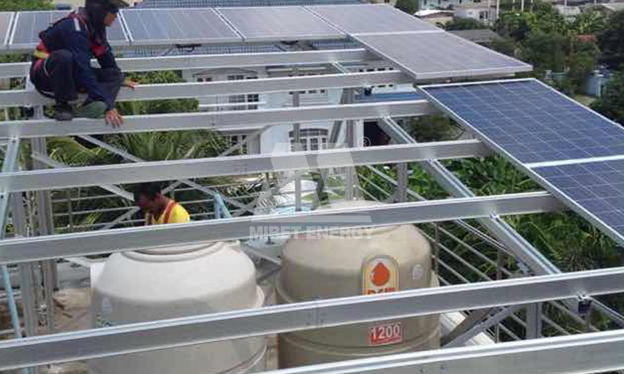 fixations de toit de panneaux solaires en Thaïlande