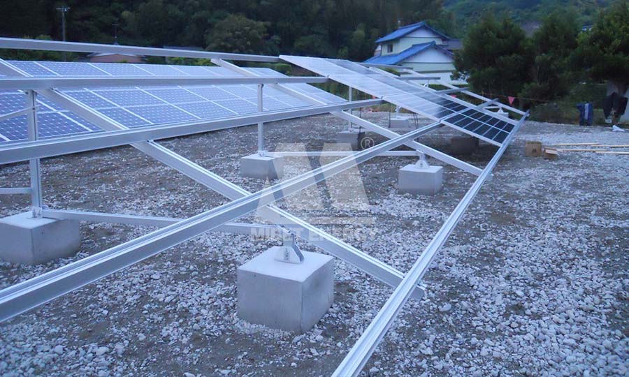 système de montage solaire au sol au japon